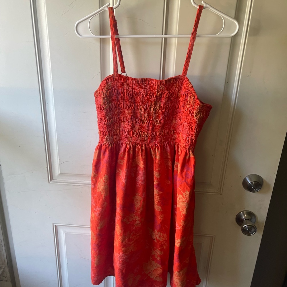 Universal Thread Red and Orange Women’s size Medium mini dress!